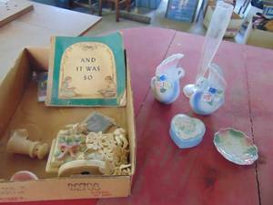 lot 4557 image: Selection of Decor - Vases