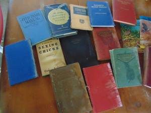 lot 4564 image: Vintage Chicken Books