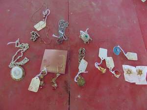 lot 4573 image: Costume Jewelry Selection - Sherriff