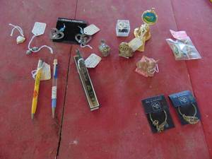lot 4574 image: Costume Jewelry Selection and Advertising Pens