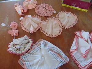 lot 4581 image: Selection of Doilies - Needlepoint work