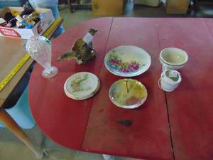lot 4602 image: Decor selection Plates - Vases and more