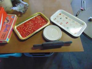 lot 4631 image: Metal Trays and Stove Cover