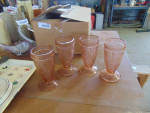 lot 4633 image: 4 Pink Stemmed Glasses