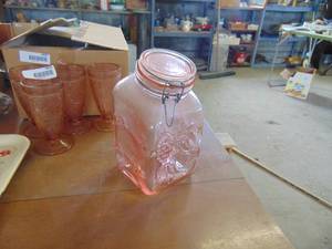 lot 4634 image: Pink Counter top Container