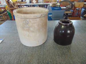 lot 4641 image: 2 Gallon Crock and Quart Crock 
