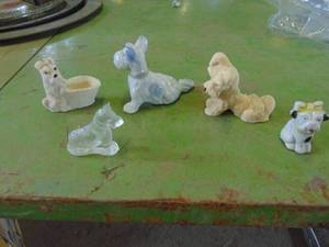 lot 4643 image: Small Dog Figurines