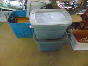 lot 4652 image: 2 Tubs Full of Dr. Pepper Bottles