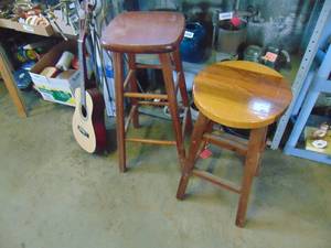 lot 4654 image: Non Matching pair of Stools