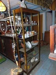 lot 4658 image: Shelf and Contents