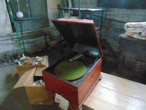 lot 4661 image: Victrola Player