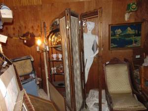 lot 4664 image: 3 Panel Room Divider - Needs new material