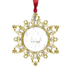 lot 13341 image: Laraine Christmas Tree Ornaments Decorative Hanging 2025 Holiday Keepsake Gift Snowflake Pendant with 2 Photo Frame Insert for Picture of Pet (Snowflake Gold (2025)) - Retail $15
