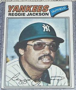 lot 128 image: 1977 Topps Baseball Card #10 - Reggie Jackson New York Yankees