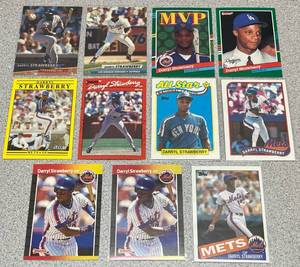 lot 246 image: Darryl Strawberry Baseball Cards - Lot of 11