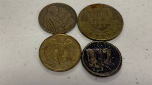 lot 20 image: Lot of 3 Tokens and 1 Foreign Coin Costa Rica 100 Colones RC50
