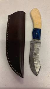 lot 23 image: Handcrafted Fixed Blade Hunting Full Tang Knife Damascus Steel Bone Handle with Sheath approx 7.75 inches