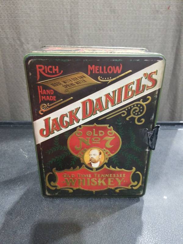 lot 3379 image: Jack Daniels Old No 7 Tennessee Whiskey Advertising Tin