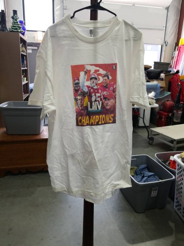 lot 3730 image: Kansas City Chiefs Super Bowl LIV Champions T-Shirt Size XL