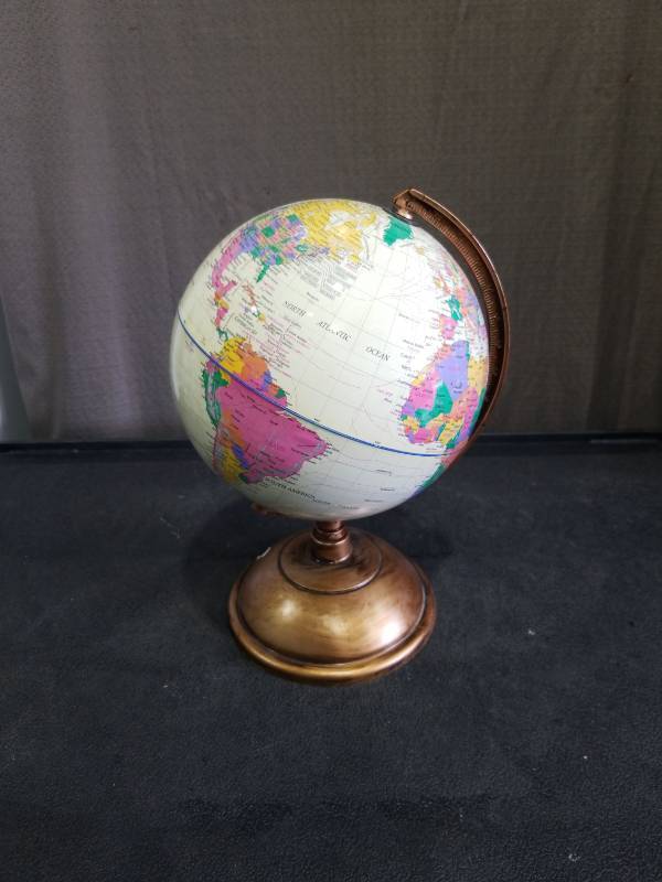 lot 4957 image: 12 Inch Desktop Globe