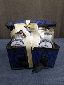 lot 723 image: SpaLife For Men Amber Sandalwood Bath Gift Set Body Lotion Body Scrub