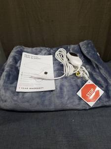 lot 1777 image: Heat Plush Cozy Blanket 140W 10 Heat Settings Auto Shut Off