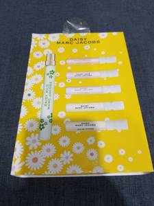 lot 1783 image: Marc Jacobs Daisy Fragrance Collection Gift Set with Spray Bottle and 5 Vials