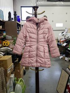 lot 1793 image: Calvin Klein Jeans Girls Puffer Jacket 4T Pink