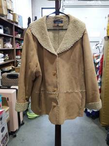 lot 1803 image: Jones New York Womens Jacket with Sherpa Collar and Cuffs Size 2X