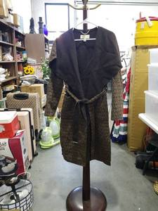 lot 1820 image: Michael Kors Womens Wrap Coat Size M Black and Tan Monogram
