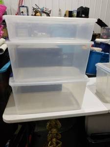 lot 1822 image: Clear Plastic Storage Containers 3-Piece Stackable Set