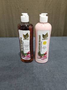 lot 1879 image: Natural Sant Onion and Biotin Shampoo and Hair Treatment with Rosemary Extract, 2-Piece Set