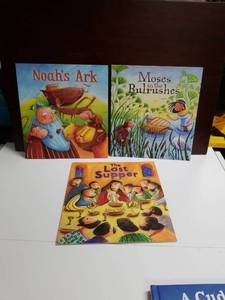 lot 2623 image: Childrens Picture Books Lot Noahs Ark, Moses in the Bulrushes, The Last Supper (3 books)