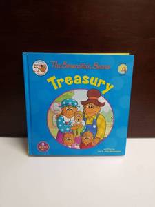 lot 2633 image: The Berenstain Bears Treasury 8 Books in 1