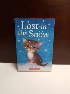 lot 2684 image: Lost in the Snow by Holly Webb, Scholastic Paperback Book