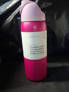 lot 4487 image: Owala 32 oz Insulated Water Bottle  - Retail $40