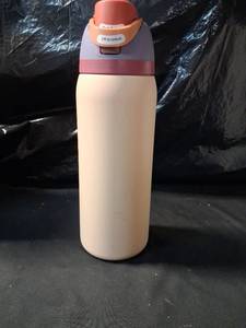 lot 5340 image: Owala 32oz Water Bottle with Push Button Lift-to-Unlock Lid - Retail $40
