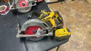 lot 3723 image: DeWalt 60V Cordless Circular Saw with 2 6Ah FlexVolt Battery&nbsp