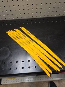 lot 8703 image: DeWalt Bi-Metal Reciprocting Saw Blade  12in  6 TPI  Wood   (115-DW4804B25) - Retail $40