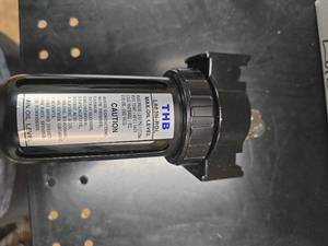 lot 8716 image: 34 Large Body Industrial Compressed Air Tool InLine Oiler Lubricator - Retail $99