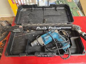 lot 8777 image: Simpson Strong Tie 300S Quik Drive With Makita Drill&nbsp