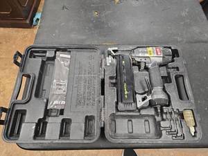 lot 8786 image: Senco FinishPro 18 Gauge Brad Nailer Kit with Case&nbsp