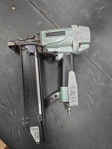 lot 8787 image: Hitachi NH5008AC2 2in  Stapler