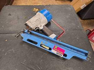 lot 8789 image: Pneumatic 21 Degree Framing Nailer&nbsp