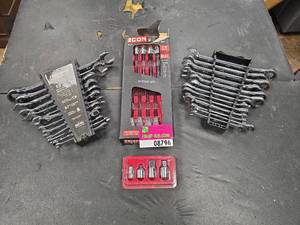 lot 8796 image: Hand Tool Set Lot Wrenches Bits Sockets TIGHTSPOT ICON