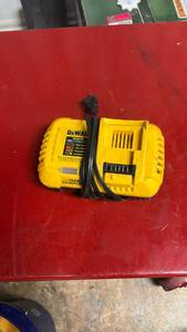 lot 8185 image: DeWalt Lithium-Ion Battery Charger -Model DCB118