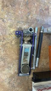 lot 8190 image: Pittsburgh Racin Piston RapidPump 1.5 Ton Floor Jack&nbsp
