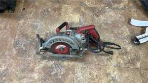 lot 8201 image: Skil Corded Electric Circular Saw 7.25 Inch