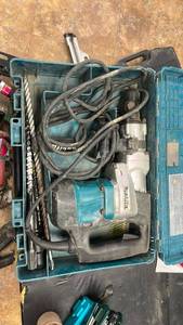 lot 8208 image: Makita Rotary Hammer Drill Kit with Case and Accessories&nbsp