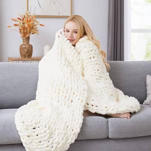 lot 12173 image: Maxee Chunky Chenille Yarn 250g (1 Skein 250g8.8 oz, 27 yds) for Hand Knitting, Large Soft Fluffy Crocheting, Perfect for Crocheting Pet Nest, Blanket, Decorative Pillows��Shallow Khaki��